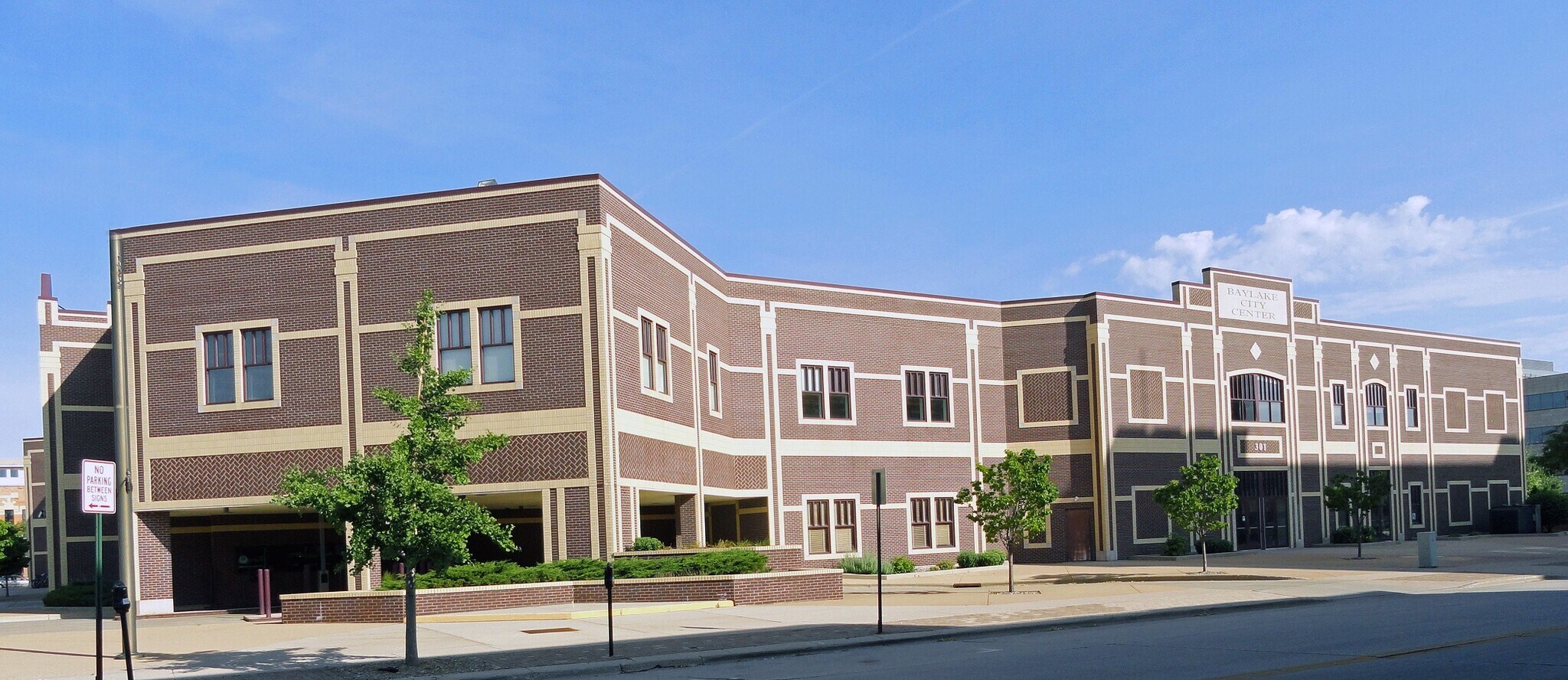 110-301 N Adams St, Green Bay, WI à louer Photo du bâtiment- Image 1 de 27