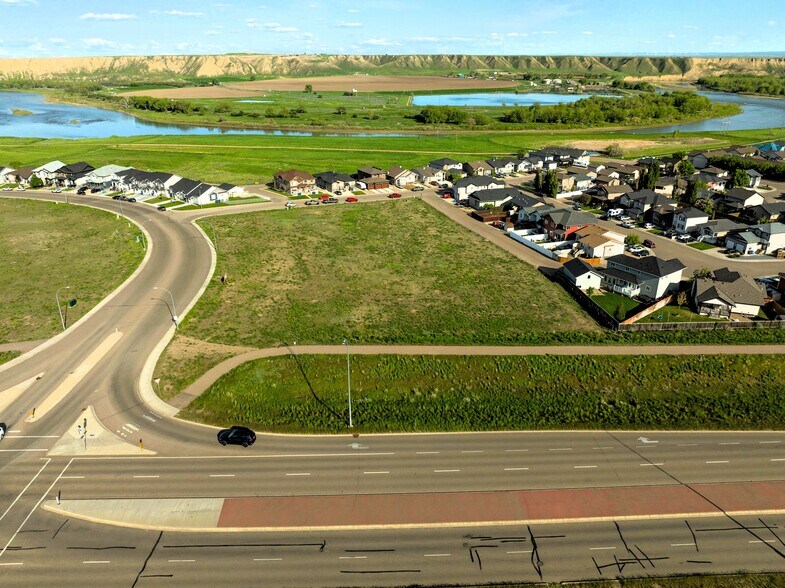 21 Ranchlands Boulevard Northeast, Medicine Hat, AB à vendre - Photo du bâtiment - Image 2 de 5