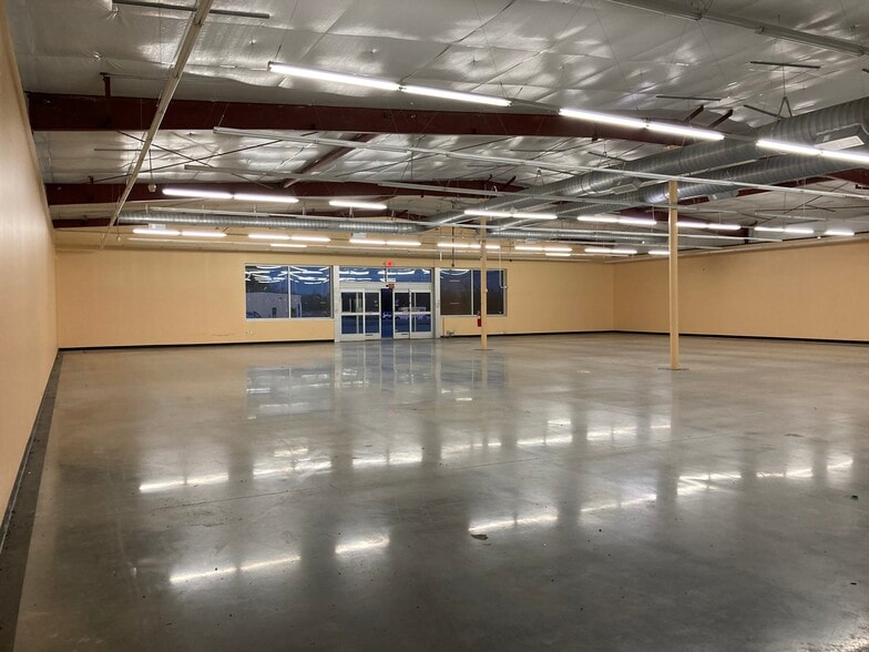 4955 Richlands Hwy, Jacksonville, NC for lease - Interior Photo - Image 3 of 19
