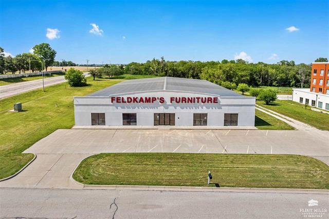 101 E Lafayette Ave, Abilene, KS à vendre Photo du bâtiment- Image 1 de 11