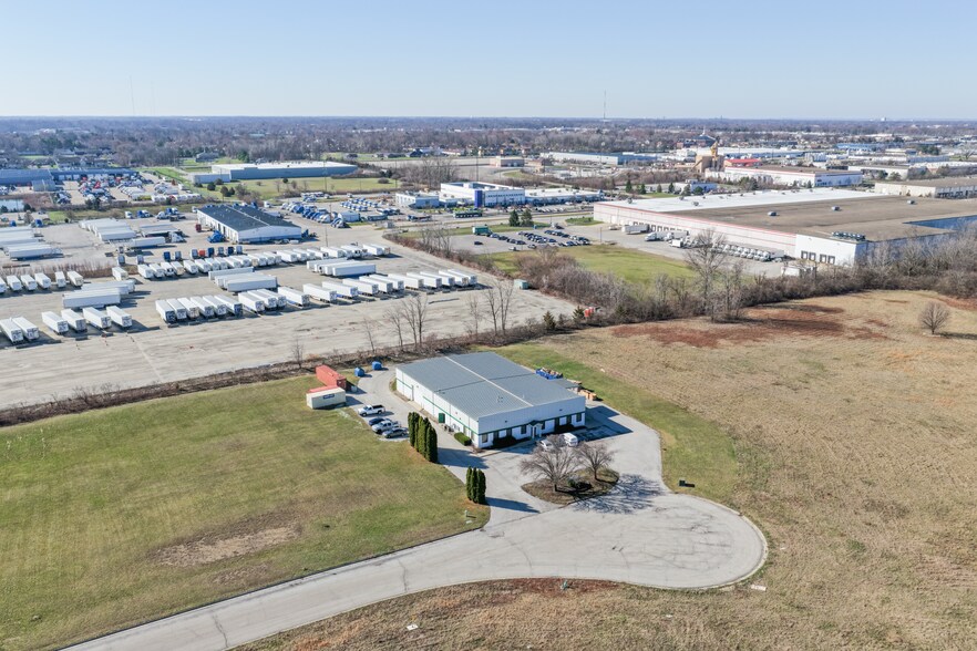 9635 Park Davis Dr, Indianapolis, IN à vendre - Photo du bâtiment - Image 3 de 6