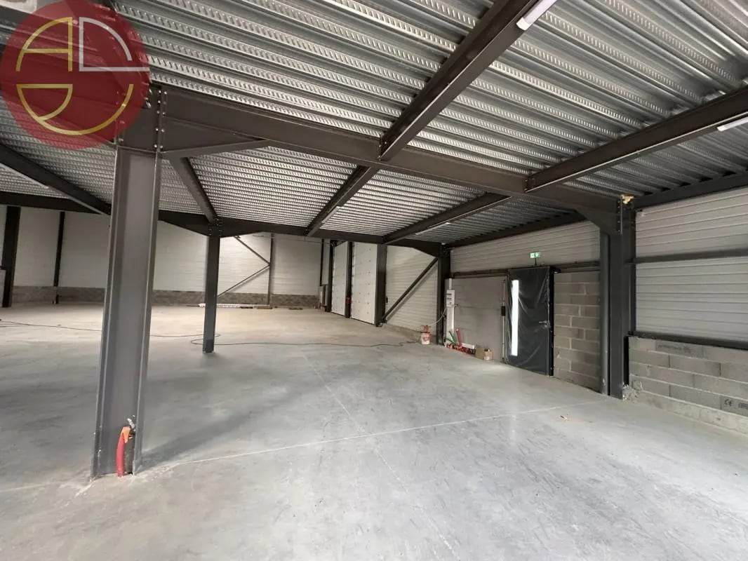 Industrial in Villeneuve-Tolosane for lease Building Photo- Image 1 of 6