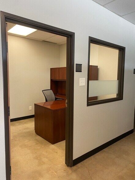 411 N Main St, Euless, TX à louer - Photo intérieure - Image 3 de 8