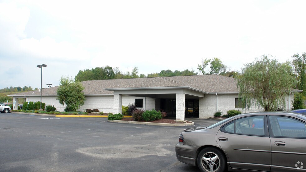 3000 Village Dr, Jeannette, PA à vendre - Photo du bâtiment - Image 2 de 6