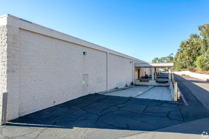 650 Sycamore Ave, Vista, CA à louer - Photo du bâtiment - Image 3 de 7