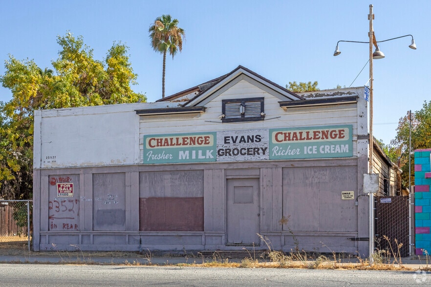 23529 Avenue 56, Ducor, CA for sale - Primary Photo - Image 1 of 2