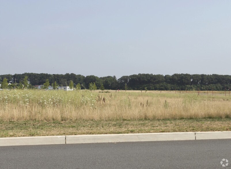 939 RT 1, Edison, NJ à louer - Photo du bâtiment - Image 3 de 14