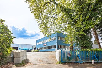 Plus de détails pour Avenue Du Château, Saint-Ouen-l'Aumône - Industriel à louer