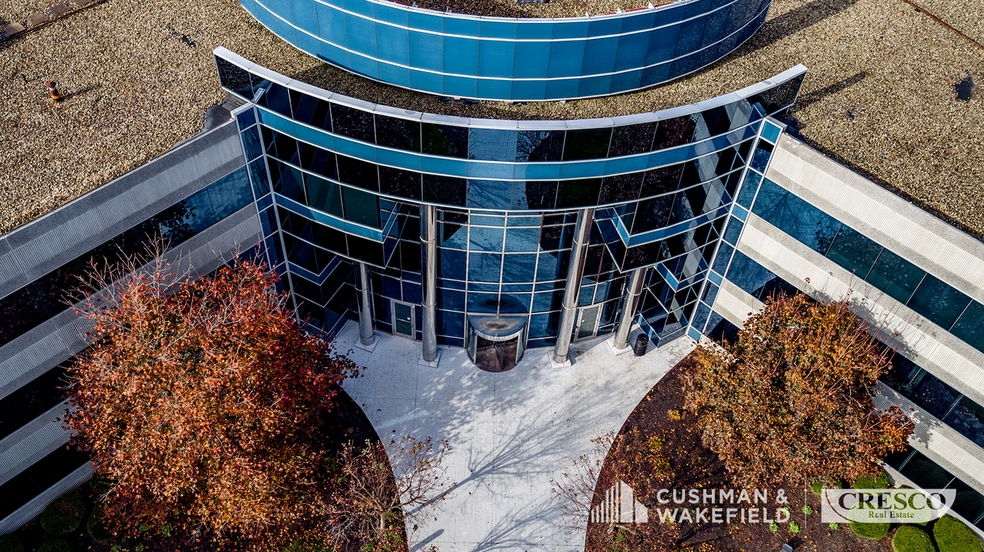 5920 Landerbrook Dr, Mayfield Heights, OH for sale - Building Photo - Image 3 of 15