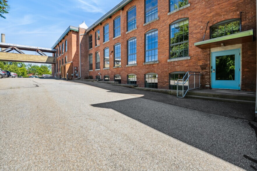 110 W Canal St, Winooski, VT à vendre - Photo du bâtiment - Image 2 de 12