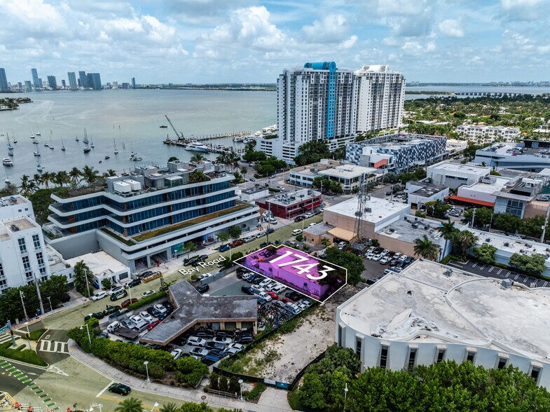 1743 Bay Rd, Miami Beach, FL à vendre - Photo du bâtiment - Image 2 de 7