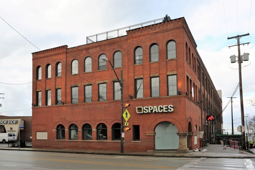 2900 Detroit Ave, Cleveland, OH à louer - Photo du bâtiment - Image 3 de 13