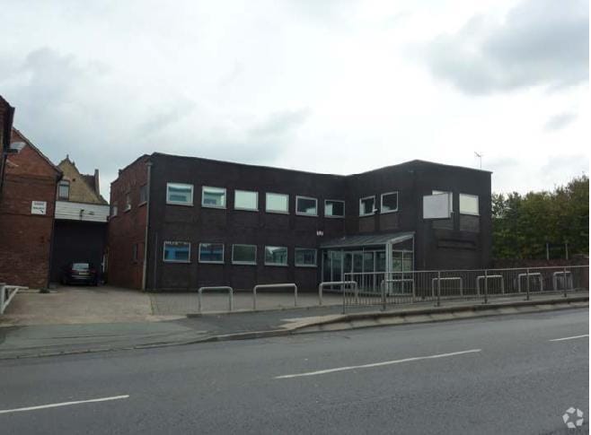 80-82 Dudley Rd, Stourbridge for lease - Primary Photo - Image 1 of 1