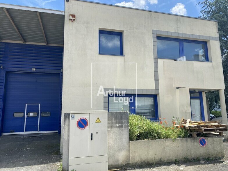 Flex in Sainte-Geneviève-des-Bois for sale - Building Photo - Image 1 of 5