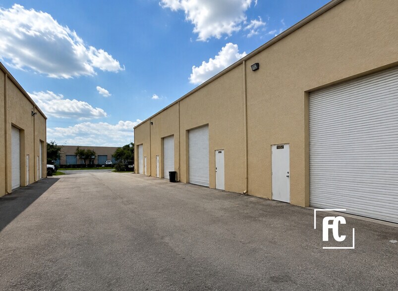 12934-12944 SE Suzanne Dr, Hobe Sound, FL à louer - Photo du bâtiment - Image 2 de 2