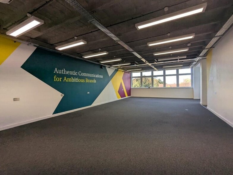 229-235 High St, Guildford for lease - Building Photo - Image 2 of 12