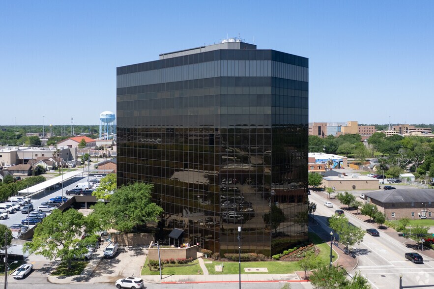 2615 Calder Ave, Beaumont, TX à louer - Photo du bâtiment - Image 1 de 10