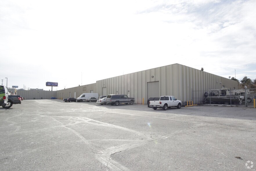 1704-1718 Troost Ave, Kansas City, MO for lease - Primary Photo - Image 1 of 14