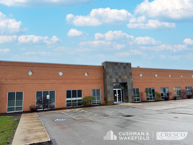 31500 Bainbridge Rd, Solon, OH à louer - Photo du bâtiment - Image 3 de 3