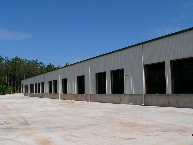 535 Pine Rd, Newnan, GA à louer - Photo du bâtiment - Image 2 de 8