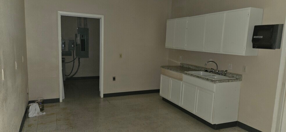 2725 Wilson Rd, Humble, TX à louer - Photo du bâtiment - Image 2 de 9