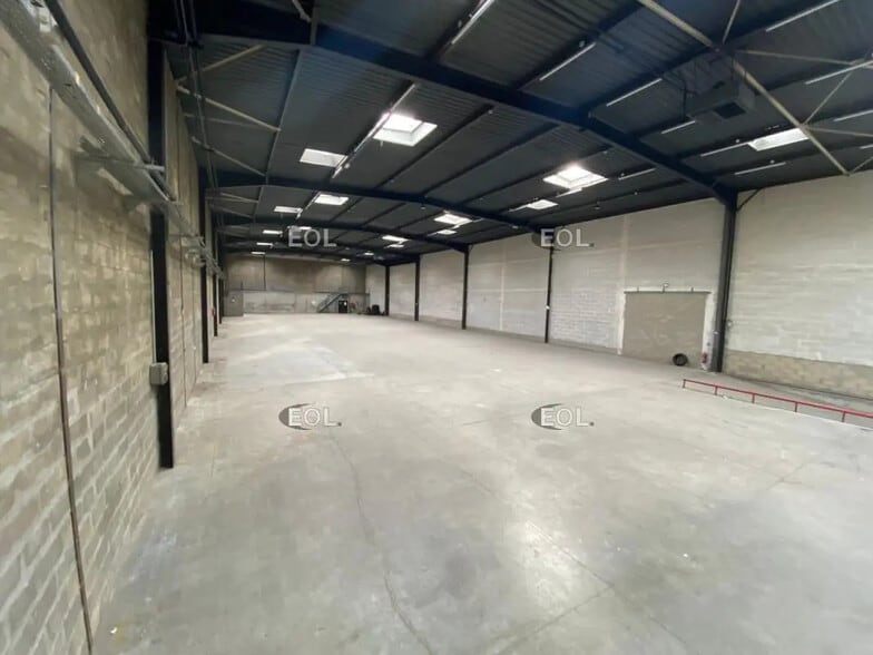 Industrial in Morangis for lease - Interior Photo - Image 2 of 6