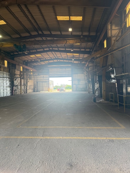 100 E Industrial Blvd, Beeville, TX à louer - Photo intérieure - Image 2 de 9
