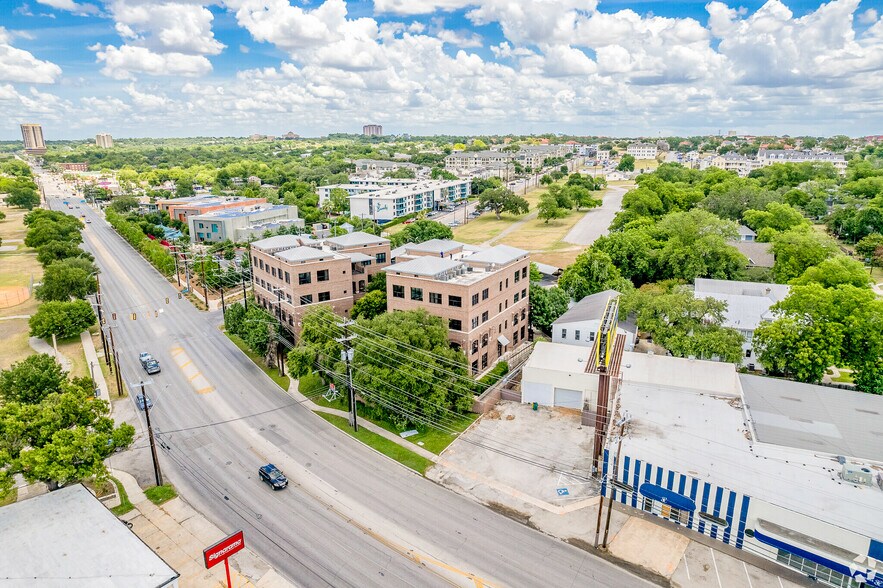 2632 Broadway St, San Antonio, TX for lease - Aerial - Image 2 of 21