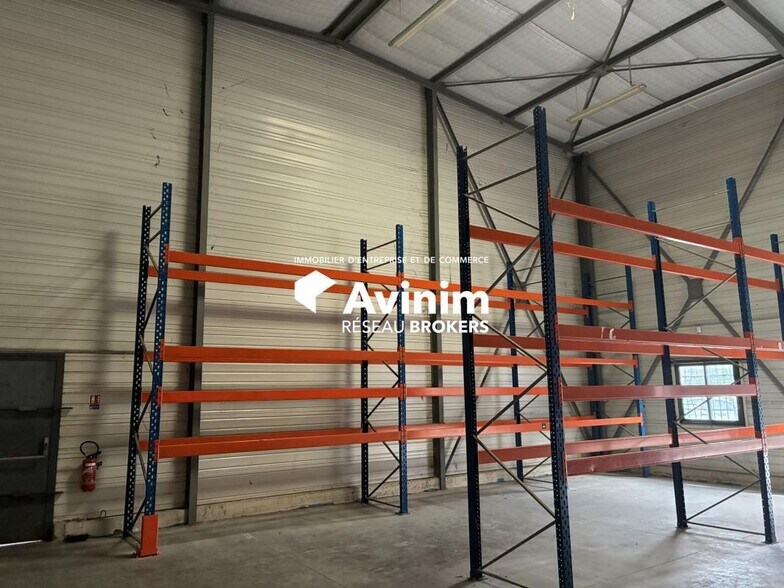 Industrial in Velaux for lease - Building Photo - Image 2 of 10