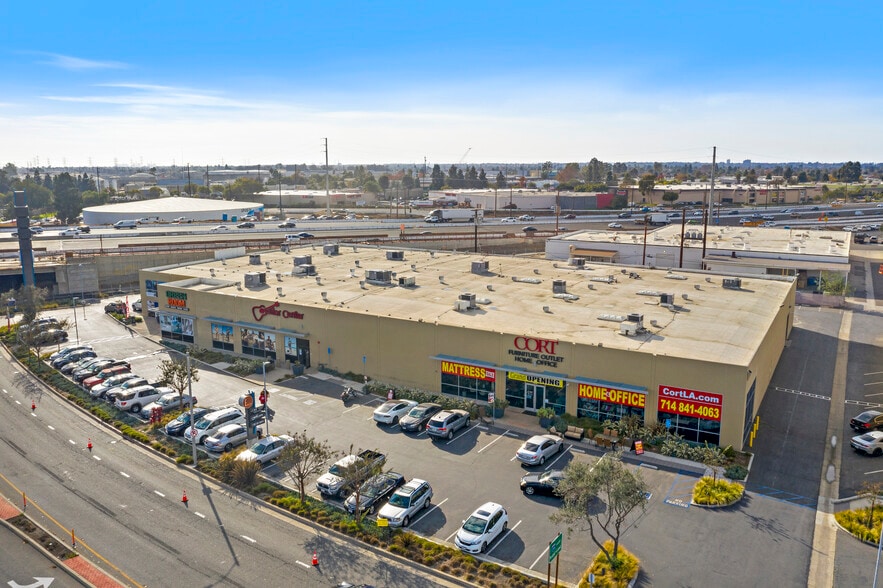 18349-18375 Euclid St, Fountain Valley, CA for lease - Building Photo - Image 3 of 6