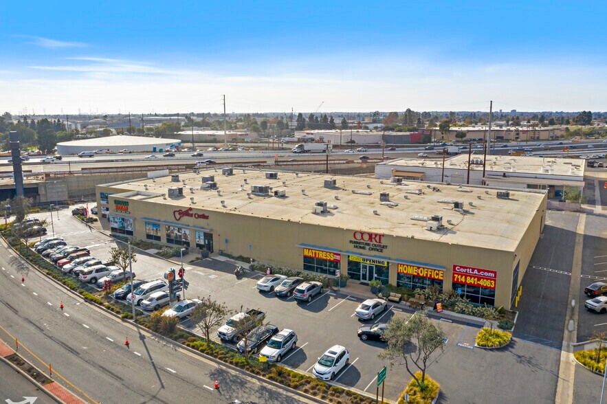 18349-18375 Euclid St, Fountain Valley, CA à louer - Photo du bâtiment - Image 3 de 6