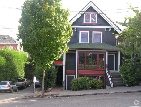 2326-2330 NW Everett St, Portland, OR à louer - Photo du bâtiment - Image 2 de 22