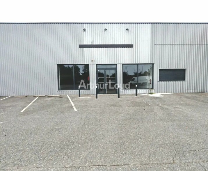 Retail in Reims for lease - Building Photo - Image 1 of 7