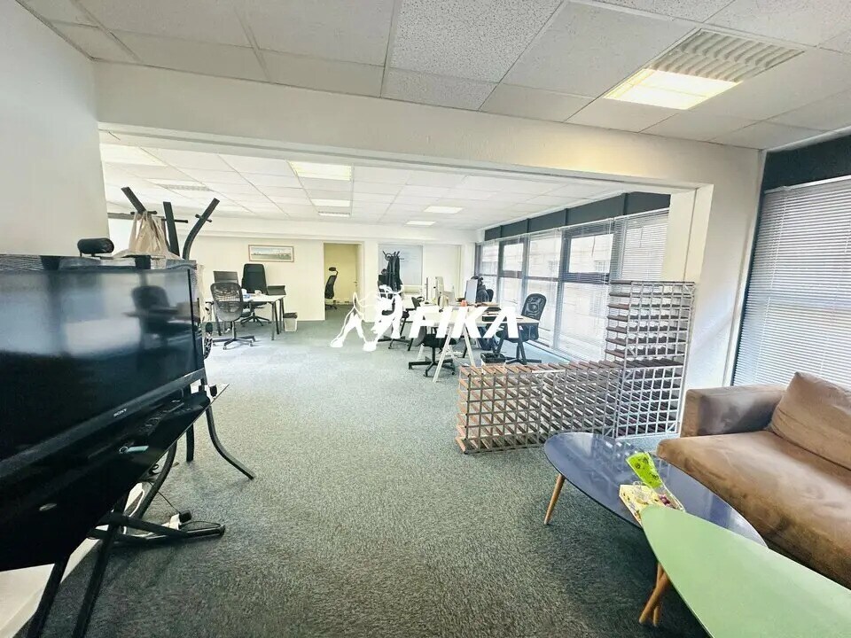 Office in Bordeaux for lease Interior Photo- Image 1 of 6