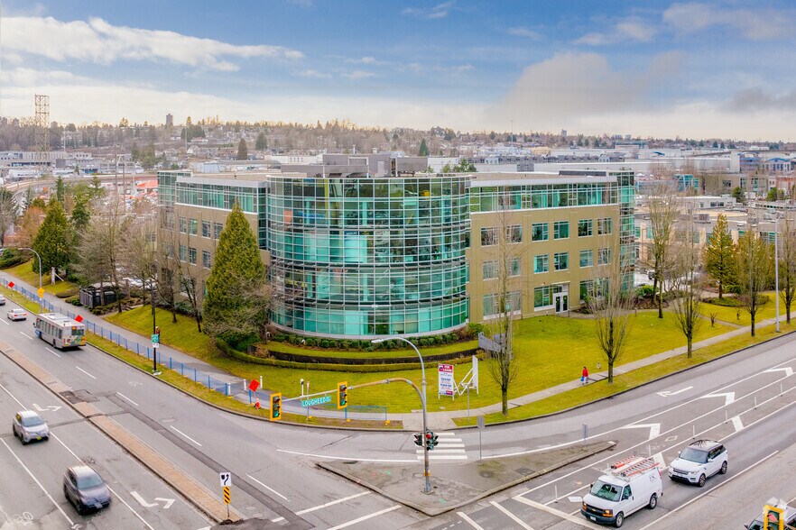 3999 Henning Dr, Burnaby, BC à louer - Photo du bâtiment - Image 3 de 6