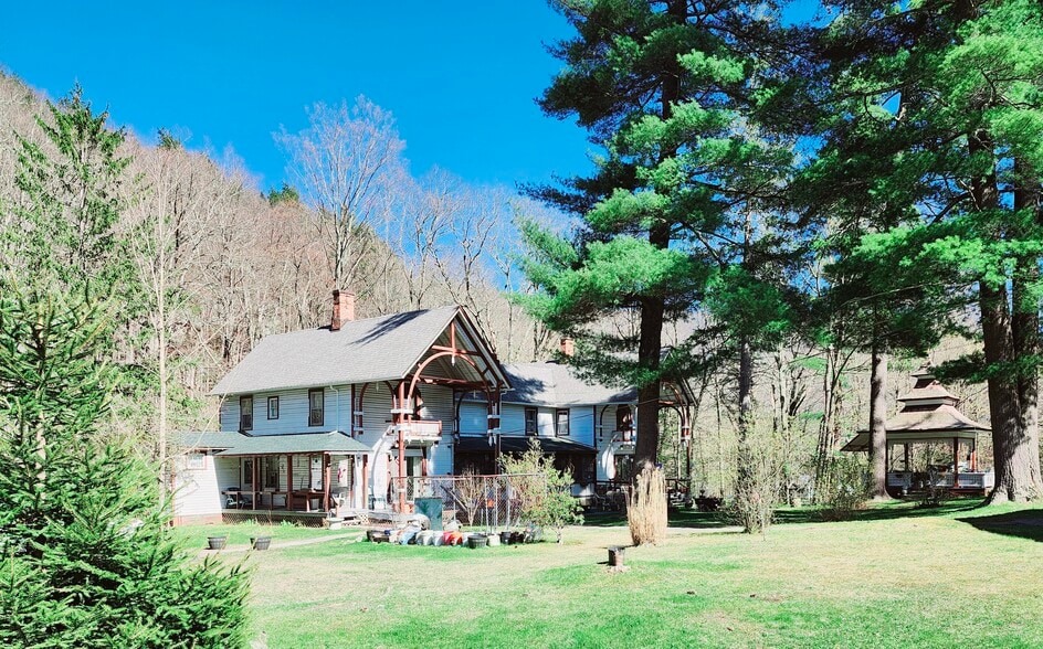 37-69 Ava Maria Dr, Phoenicia, NY for sale - Building Photo - Image 2 of 12