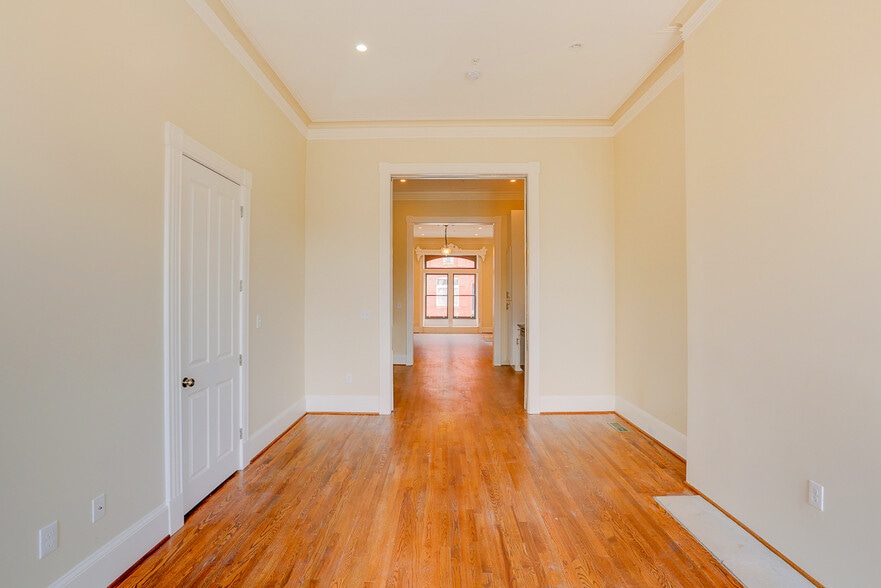 2116-2118 Saint Paul St, Baltimore, MD à vendre - Photo du bâtiment - Image 2 de 59