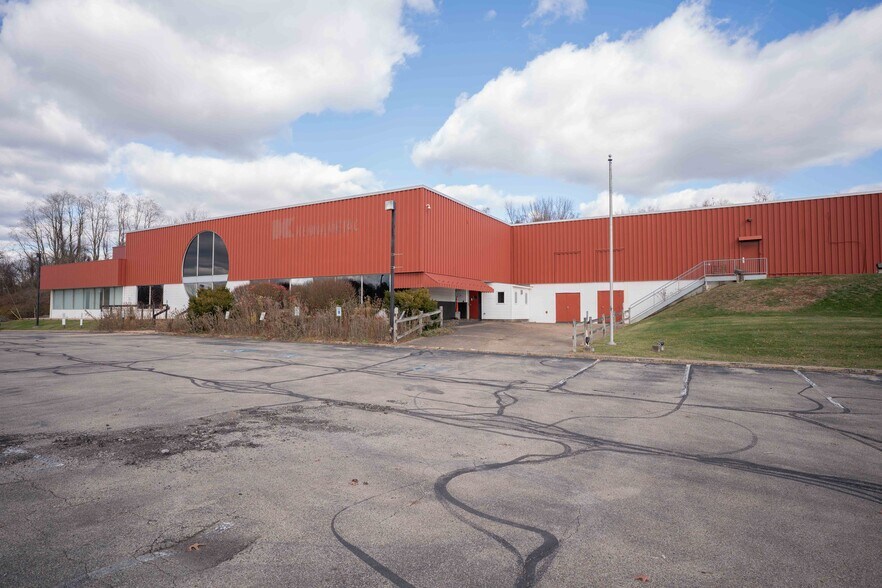 1576 Arona Rd, Irwin, PA à vendre - Photo du bâtiment - Image 2 de 11