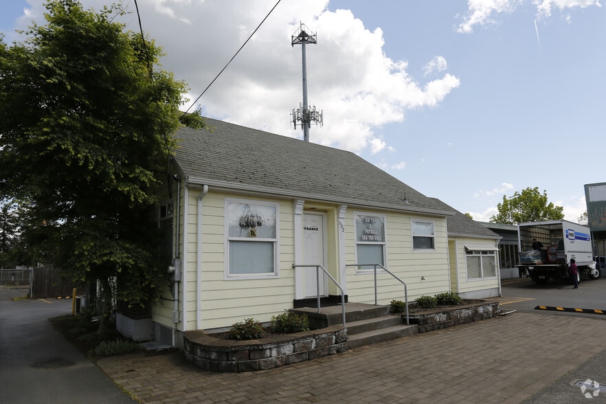 3322 SE 122nd Ave, Portland, OR à vendre - Photo du bâtiment - Image 2 de 2