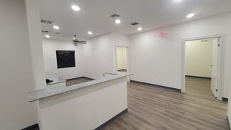 Plus de détails pour 1116 E Walnut St, Seguin, TX - Médical à louer