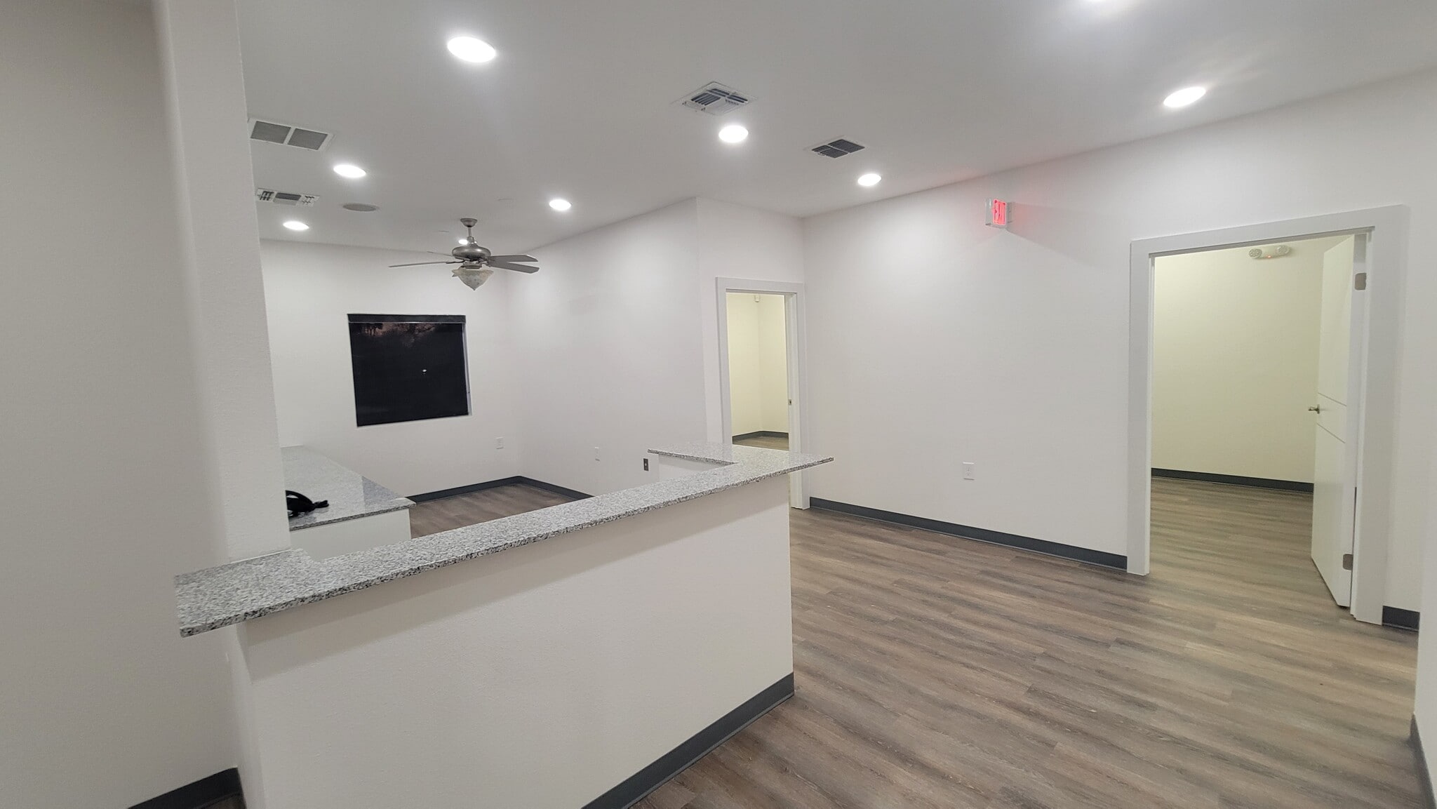 1116 E Walnut St, Seguin, TX à louer Photo du bâtiment- Image 1 de 5