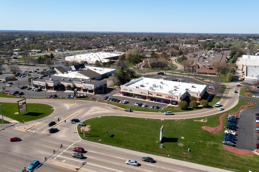 6150 E State St, Rockford, IL for lease - Primary Photo - Image 1 of 3
