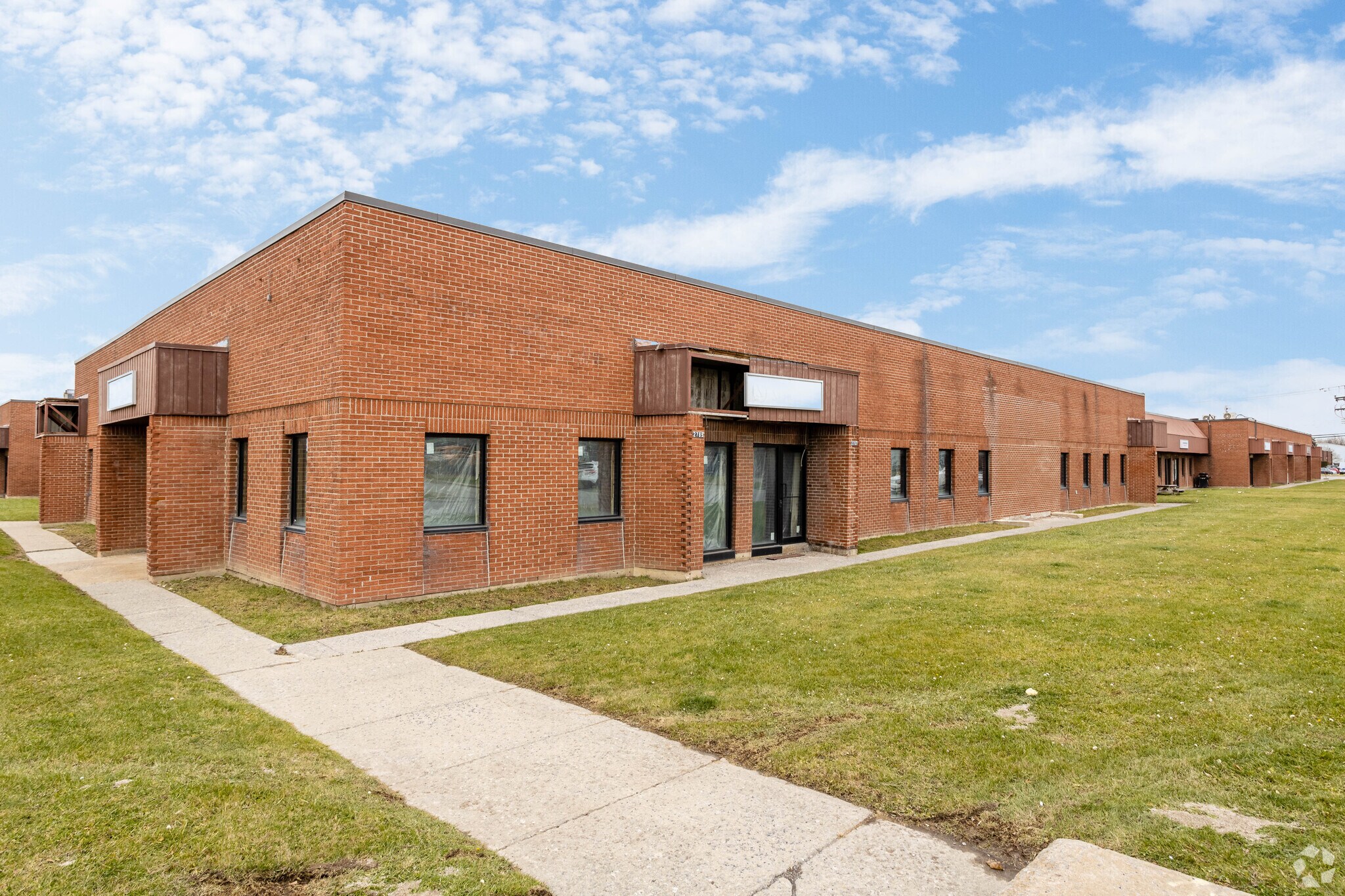 2801-2803 Rue Botham, Saint-Laurent, QC for sale Building Photo- Image 1 of 1