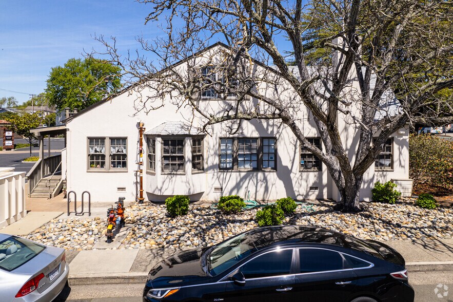 645-651 Broadway, Sonoma, CA à louer - Photo du bâtiment - Image 3 de 8