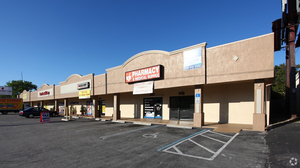 3430-3452 S Cleveland Ave, Fort Myers, FL à louer - Photo du bâtiment - Image 3 de 5