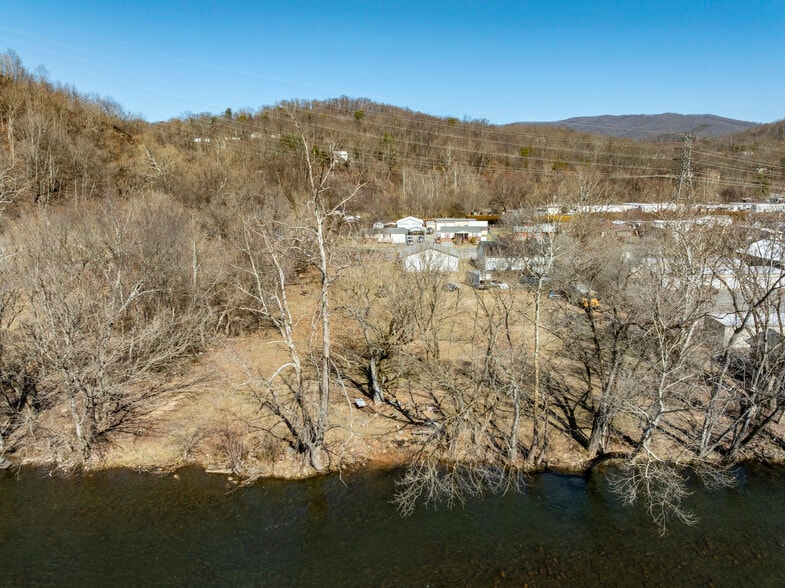 215 Lovers Ln, Elizabethton, TN à vendre - Photo du bâtiment - Image 3 de 16