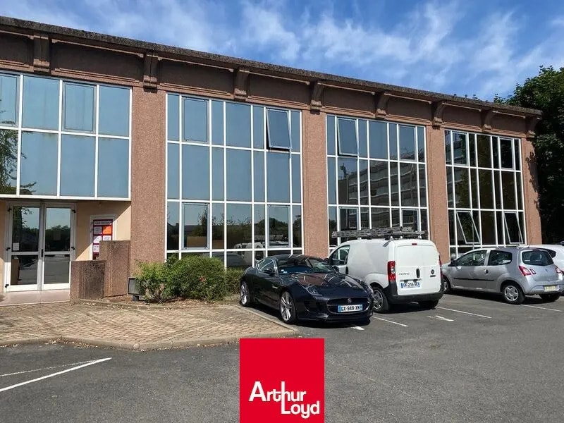 Office in Limas for lease Building Photo- Image 1 of 6