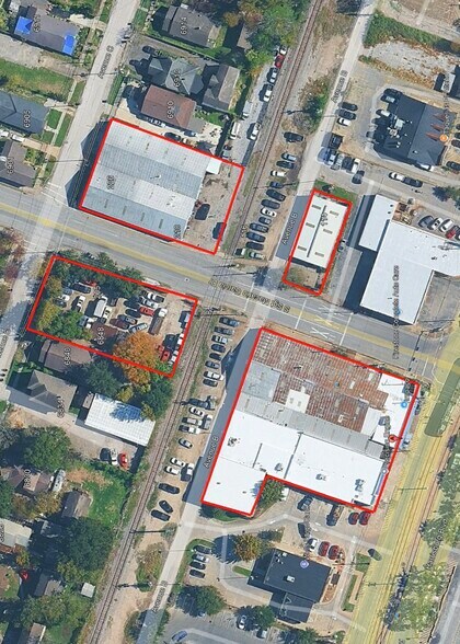 Retail-Industrial Redevelopment portefeuille de 5 propriétés à vendre sur LoopNet.ca - Photo du bâtiment - Image 2 de 12
