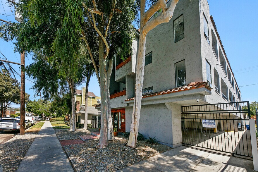 1128 Temple Ave, Long Beach, CA à vendre - Photo du bâtiment - Image 2 de 13