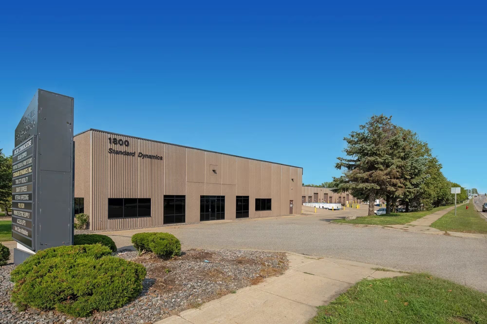 1800 Cliff Rd E, Burnsville, MN à louer Photo du bâtiment- Image 1 de 14